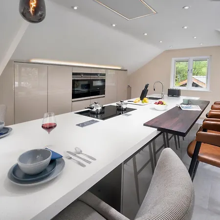 Secret Garden - Luxury Hot Tub - Family & Pet Friendly - District